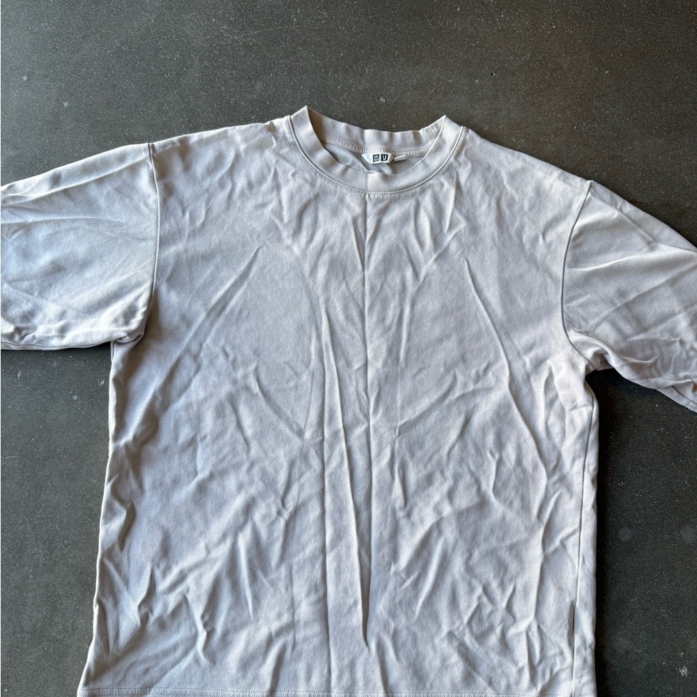 UNIQLO Men Short-Sleeve Crew Neck T-Shirt in Light Gray